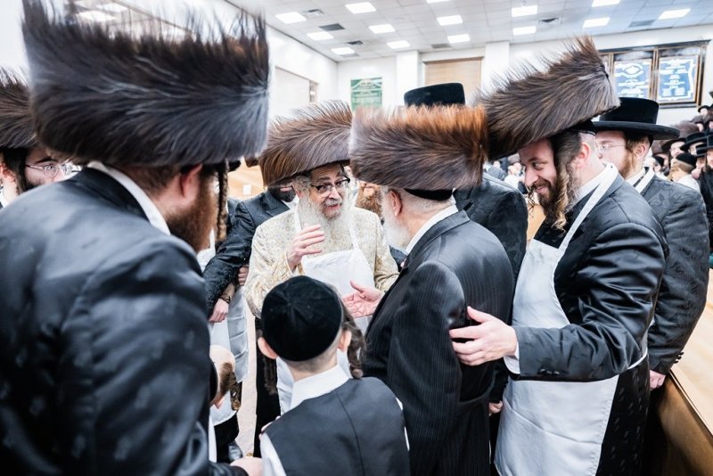 בחצרות סאטמר