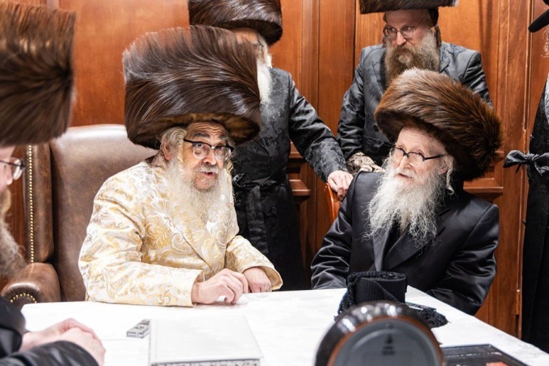 בחצרות סאטמר