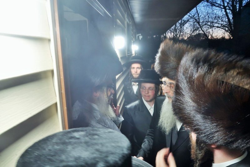 בחצרות סאטמר