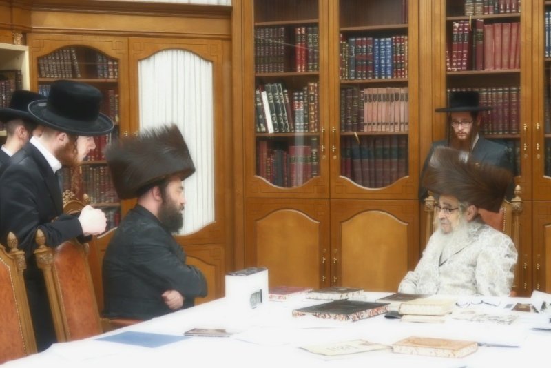 בחצרות סאטמר