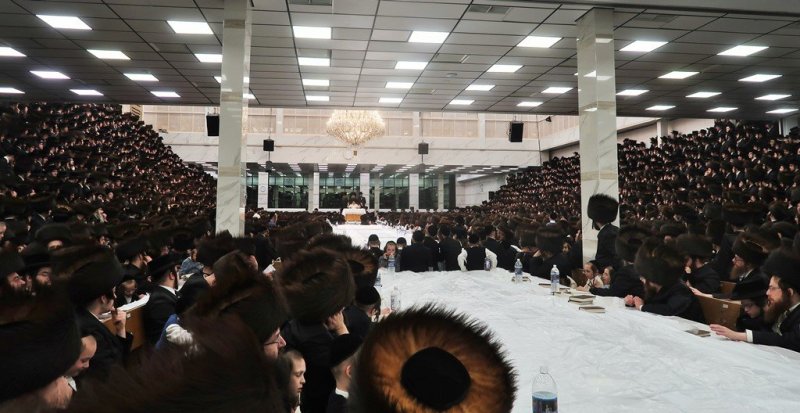 בחצרות סאטמר