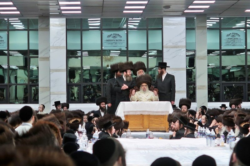 בחצרות סאטמר