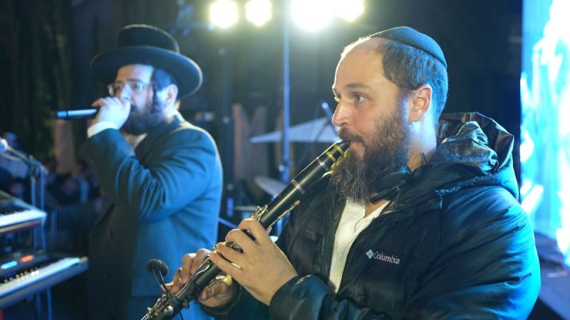 באדיבות המצלם