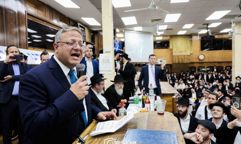 השר בן גביר בביקור ראשון במרכז חב"ד העולמי: "הרבי דורש תנועה – לא לחכות לנס"