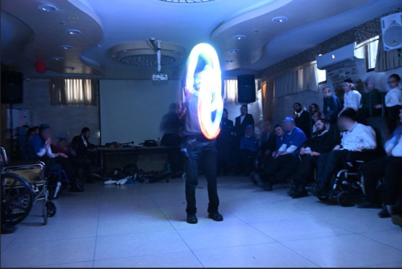 באדיבות המצלם