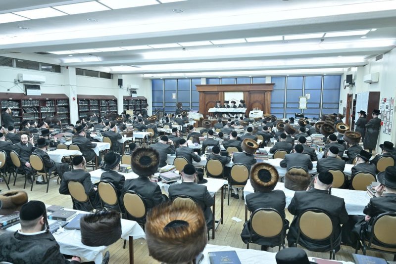 אברומי בלום ואייזיק ג.