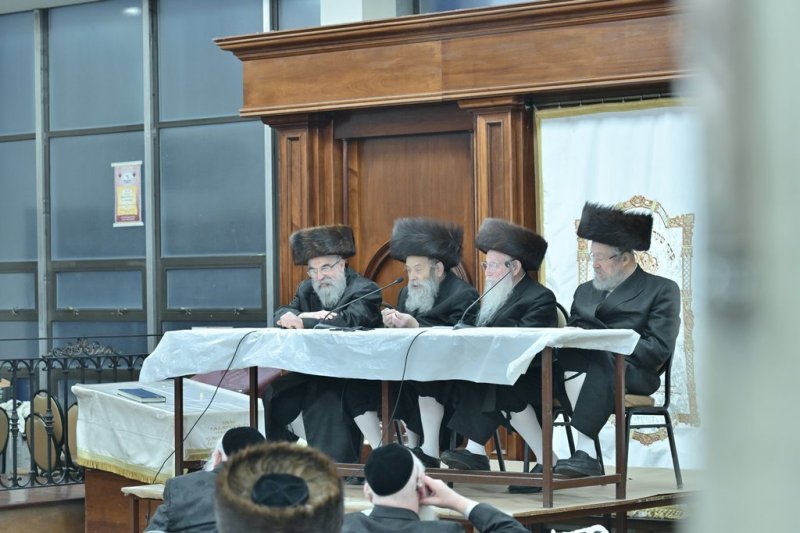 אברומי בלום ואייזיק ג.