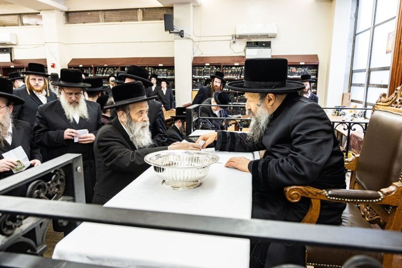 אברומי בלום ואייזיק ג.