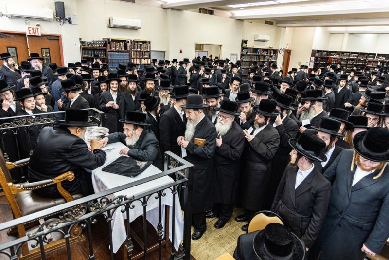 אברומי בלום ואייזיק ג.