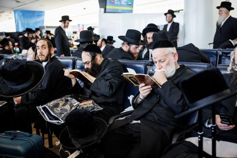 אברומי בלום ואייזיק ג.