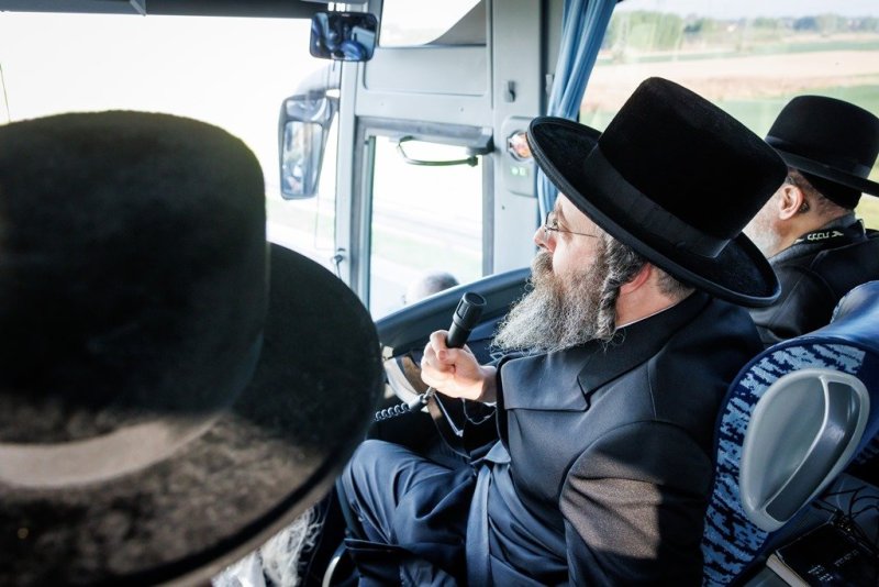 אברומי בלום ואייזיק ג.