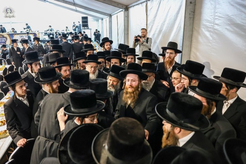 אברומי בלום ואייזיק ג.