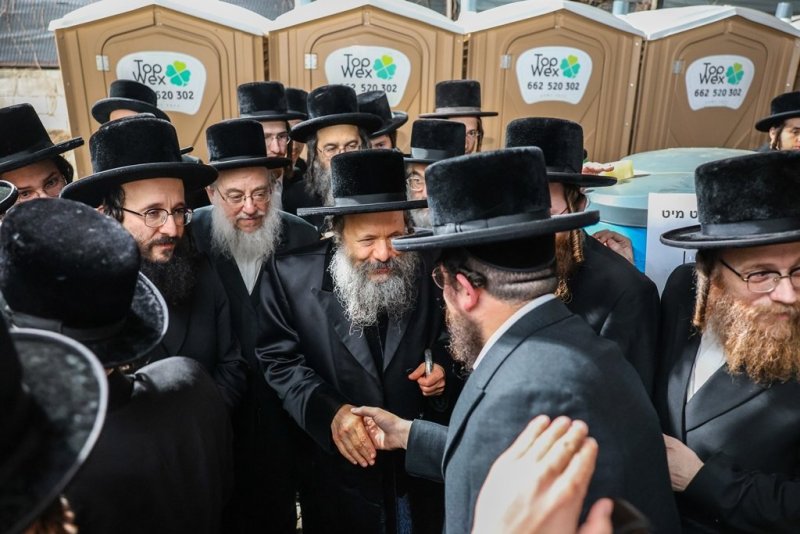 אברומי בלום ואייזיק ג.