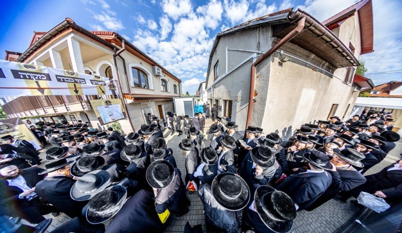 אברומי בלום ואייזיק ג.