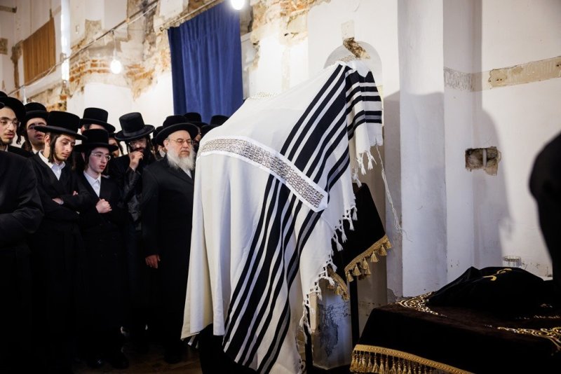 אברומי בלום ואייזיק ג.