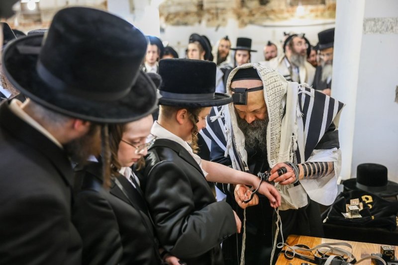 אברומי בלום ואייזיק ג.