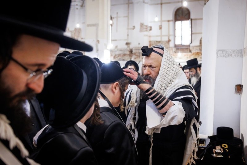 אברומי בלום ואייזיק ג.