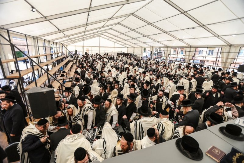 אברומי בלום ואייזיק ג.