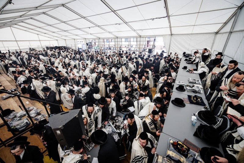 אברומי בלום ואייזיק ג.