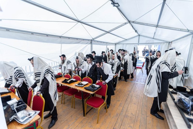 אברומי בלום ואייזיק ג.