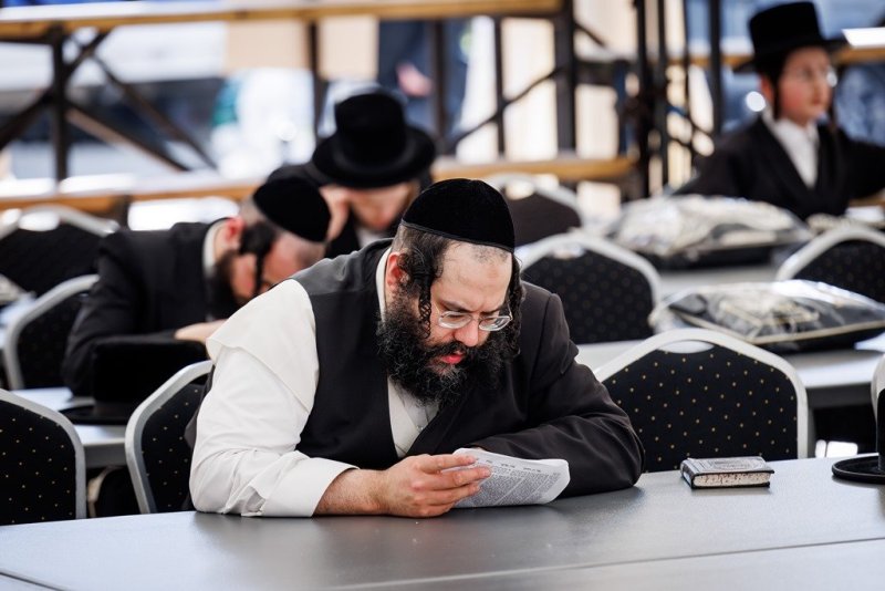 אברומי בלום ואייזיק ג.