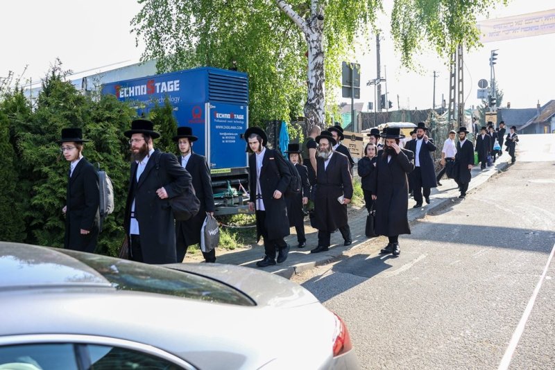 אברומי בלום ואייזיק ג.