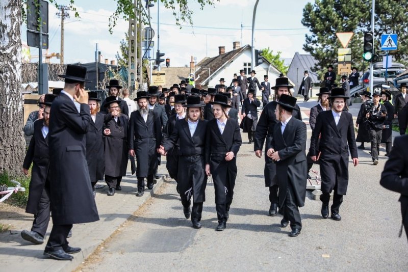 אברומי בלום ואייזיק ג.