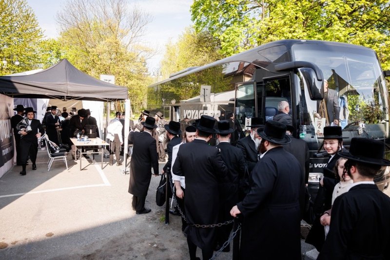 אברומי בלום ואייזיק ג.