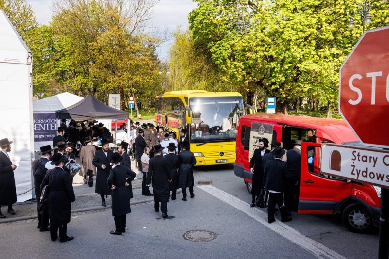 אברומי בלום ואייזיק ג.