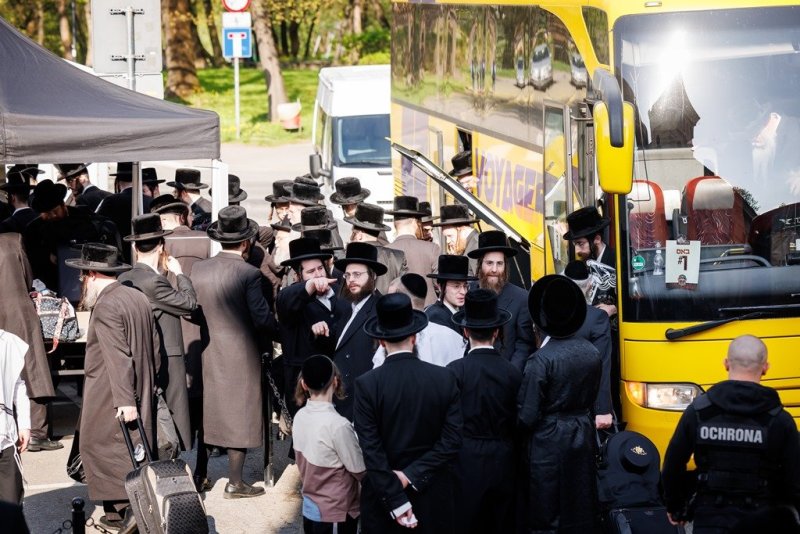 אברומי בלום ואייזיק ג.