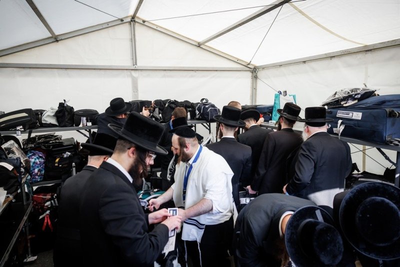 אברומי בלום ואייזיק ג.