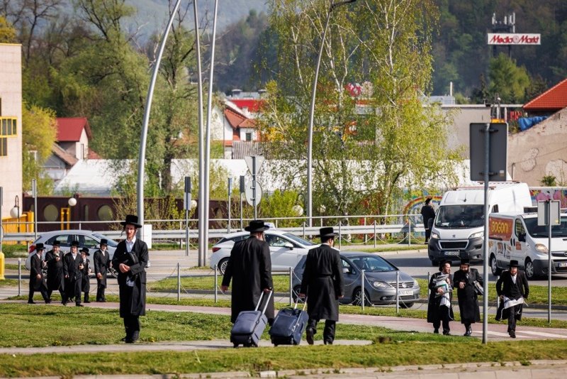 אברומי בלום ואייזיק ג.