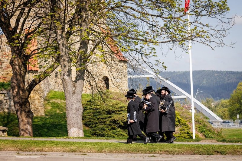 אברומי בלום ואייזיק ג.