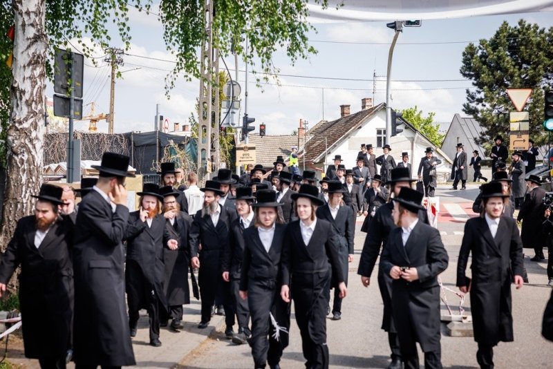 אברומי בלום ואייזיק ג.