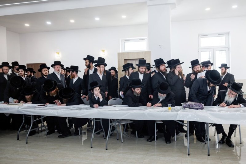 אברומי בלום ואייזיק ג.