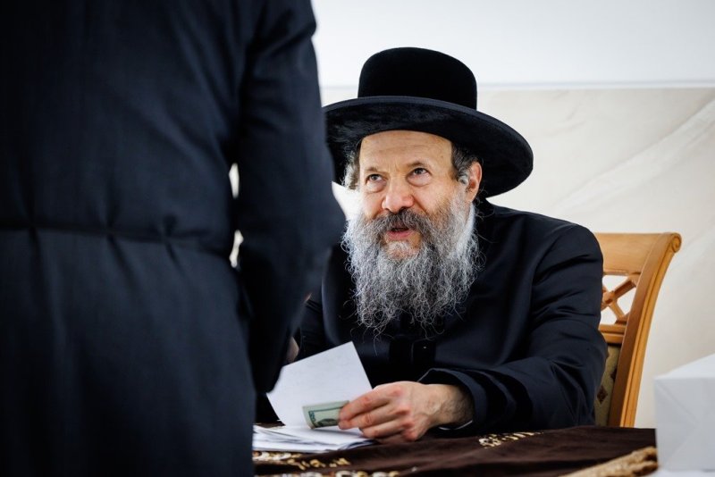 אברומי בלום ואייזיק ג.