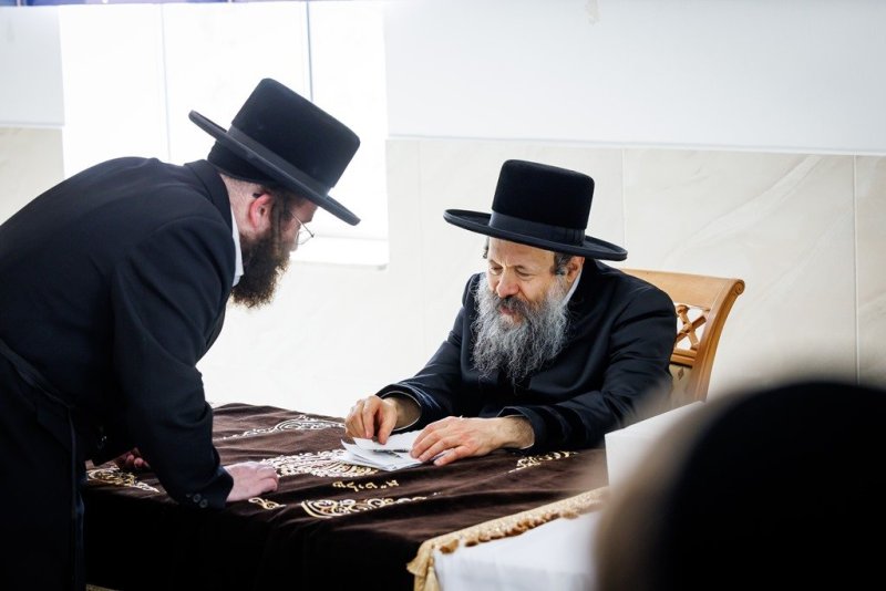 אברומי בלום ואייזיק ג.