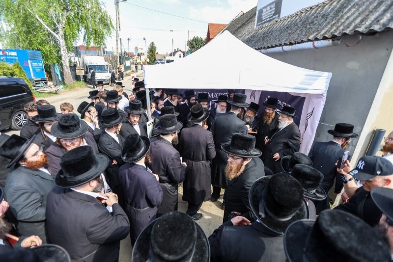 אברומי בלום ואייזיק ג.