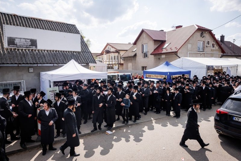 אברומי בלום ואייזיק ג.