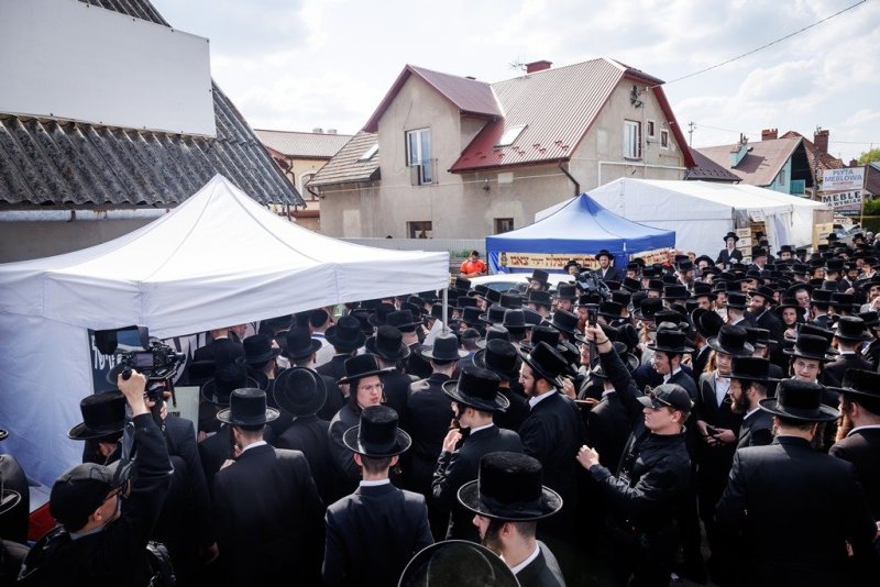 אברומי בלום ואייזיק ג.