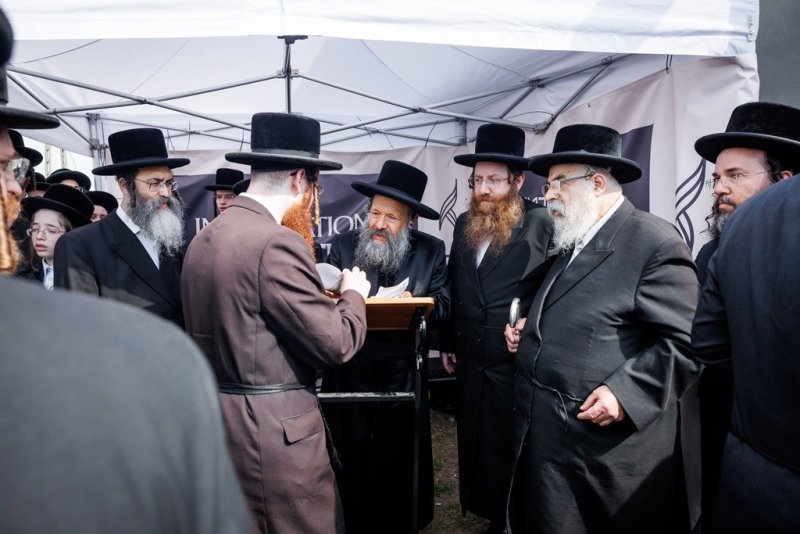 אברומי בלום ואייזיק ג.