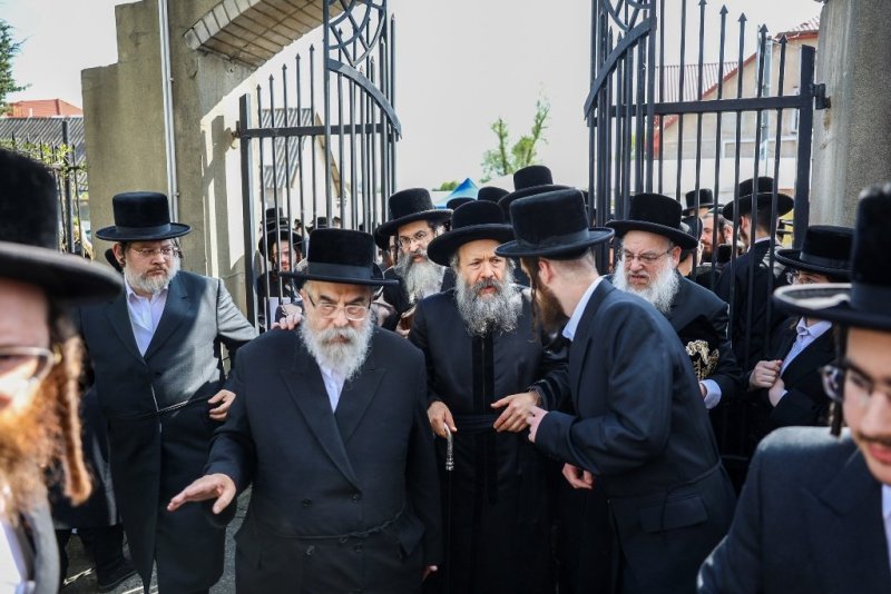 אברומי בלום ואייזיק ג.