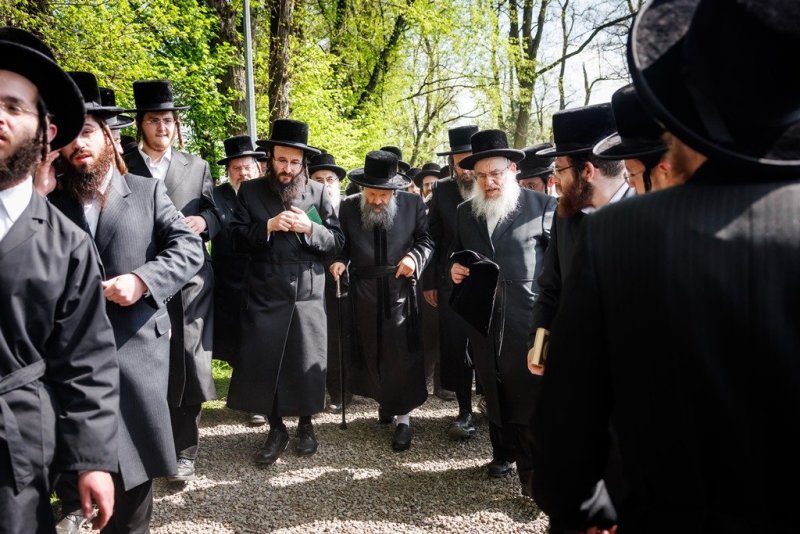 אברומי בלום ואייזיק ג.