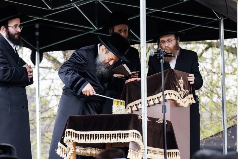 אברומי בלום ואייזיק ג.