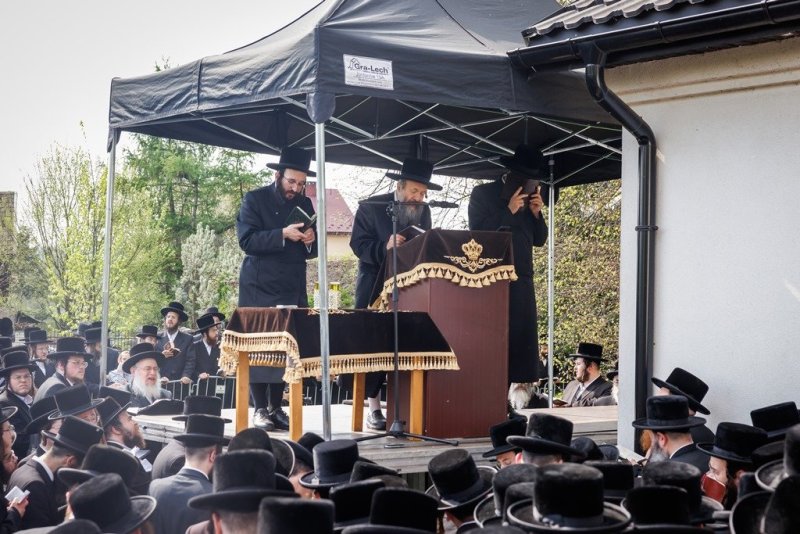 אברומי בלום ואייזיק ג.