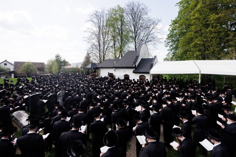 אברומי בלום ואייזיק ג.