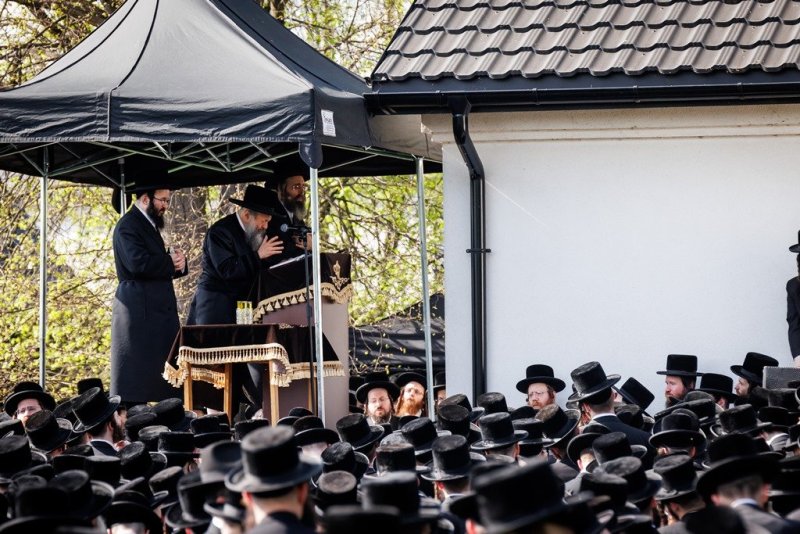 אברומי בלום ואייזיק ג.