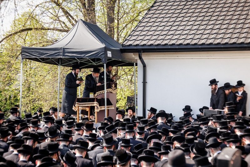 אברומי בלום ואייזיק ג.