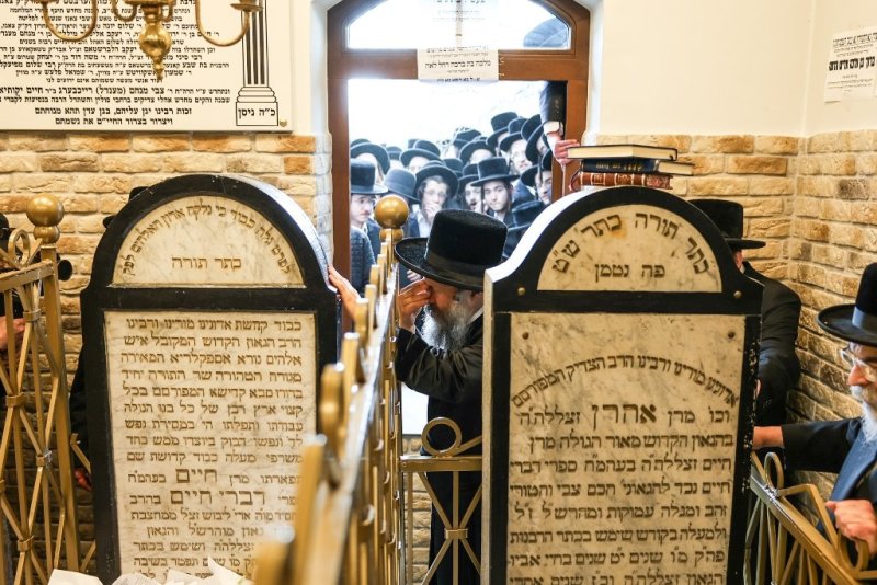 אברומי בלום ואייזיק ג.