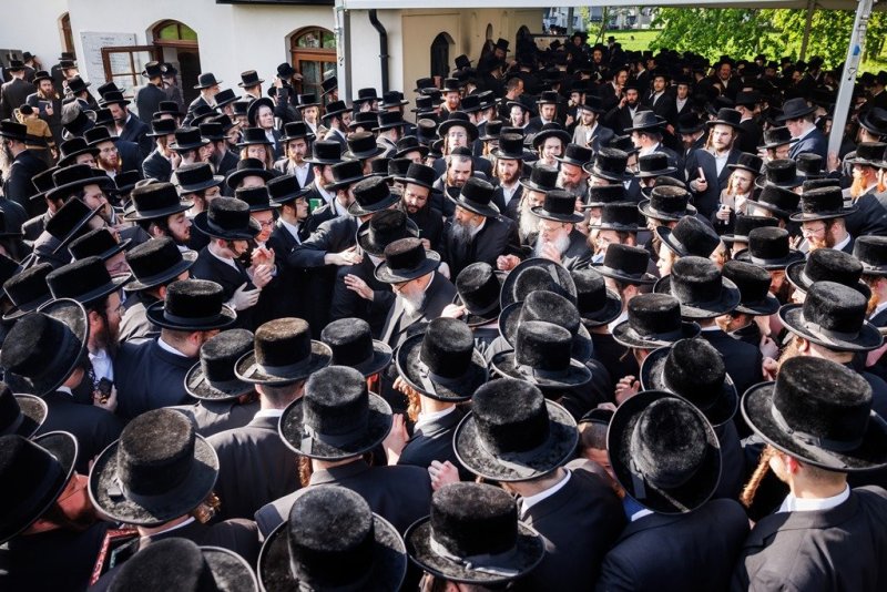 אברומי בלום ואייזיק ג.